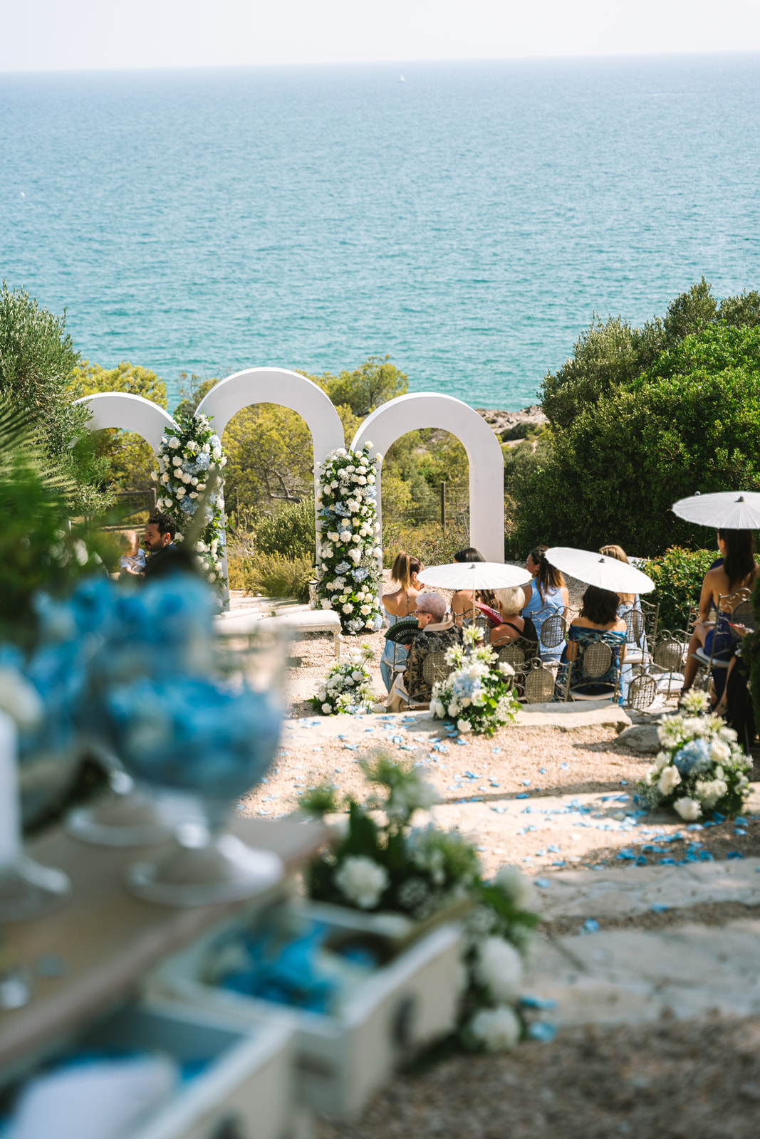 Altar de bodas frente al mar